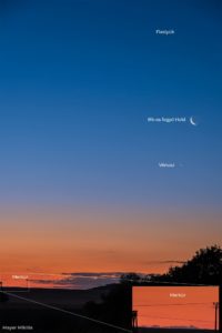 Merkúr Vénusz holdsarló fiastyúk együttállás a hajnali égen