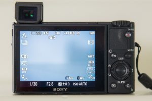 Sony RX100 M3 kinyitott keresővel