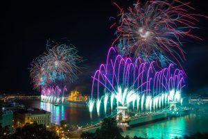 Augusztus 20-i tűzijáték a Budai Vár faláról fotózva