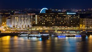 sofitel és intercontinental szállodák a Duna mellett éjjelszá