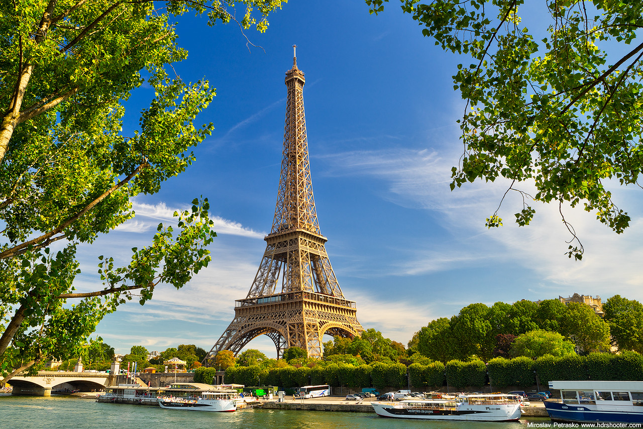 Eiffel-torony keretbe foglalva